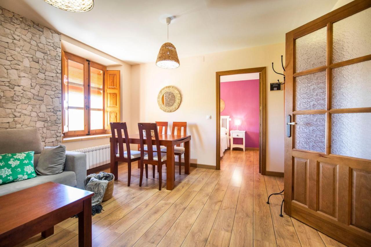 Apartamentos Ribera del Duero Las Escuelas Vadocondes Exterior foto